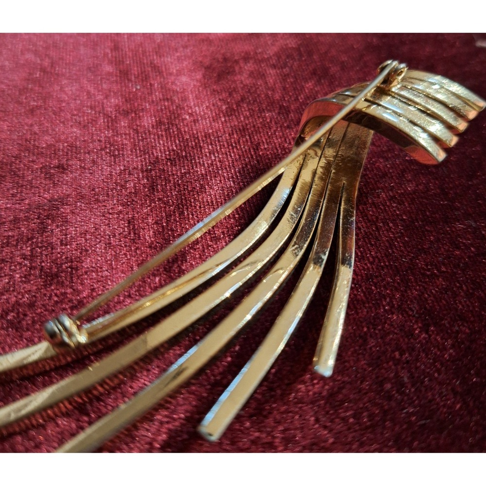 Vintage Large 3.75" Mid Century Modern Gold Toned Sweeping Winged show Brooch - Picture 9 of 11